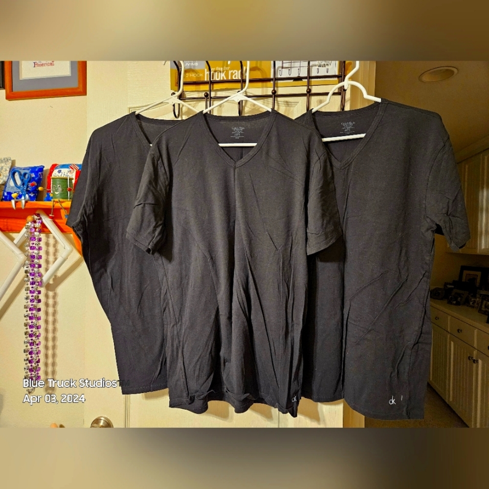 Calvin Klein Solid Black T-Shirts V-Neck XL Vintage Vtg